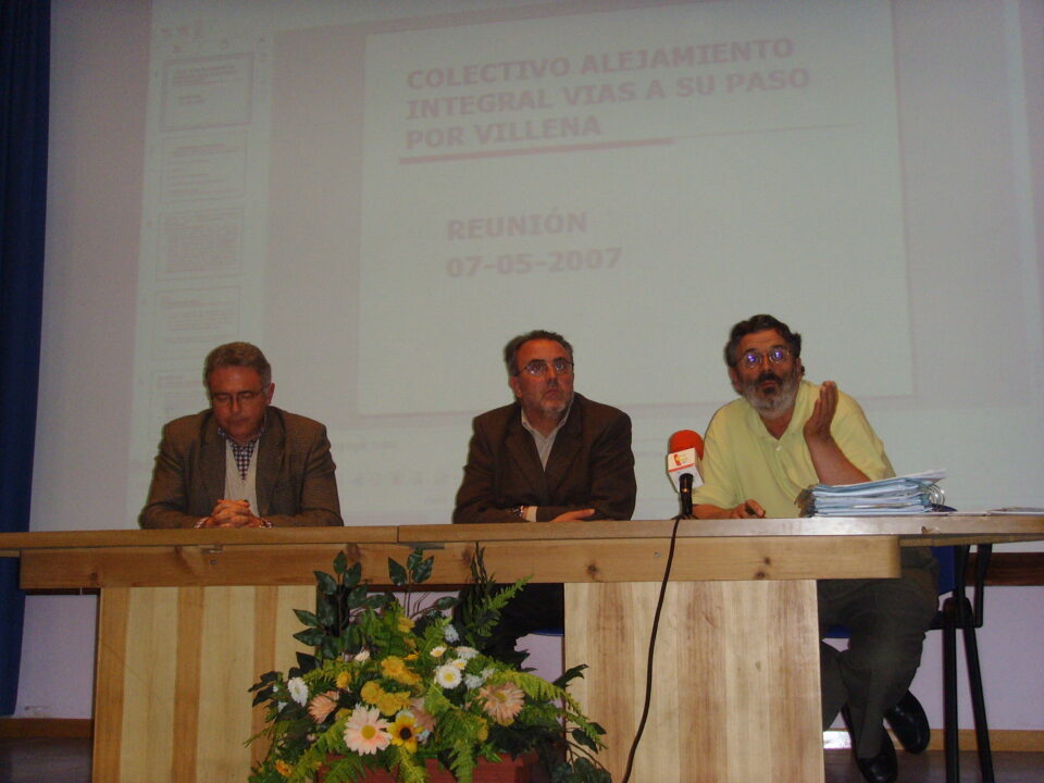 ENCUENTRO FRUCTÍFERO DEL COLECTIVO DEL ALEJAMIENTO DE LAS VÍAS DEL FERROCARRIL CON LA ALCALDESA DE LA CIUDAD