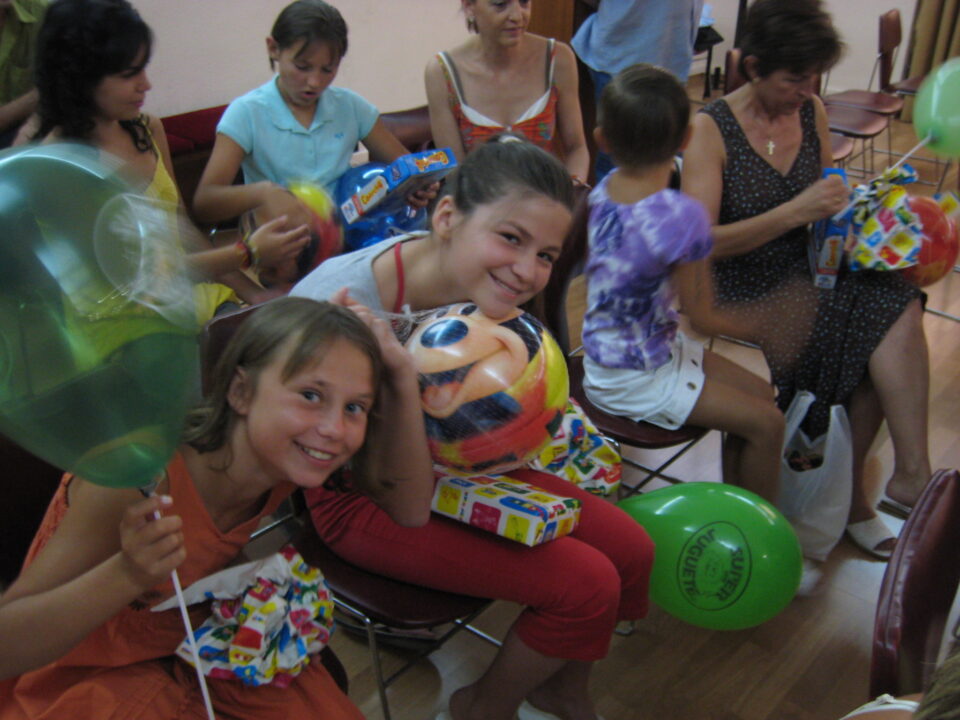 Bienvenida a los niños y niñas saharauis y ucranianos que pasan el verano con familias ibenses