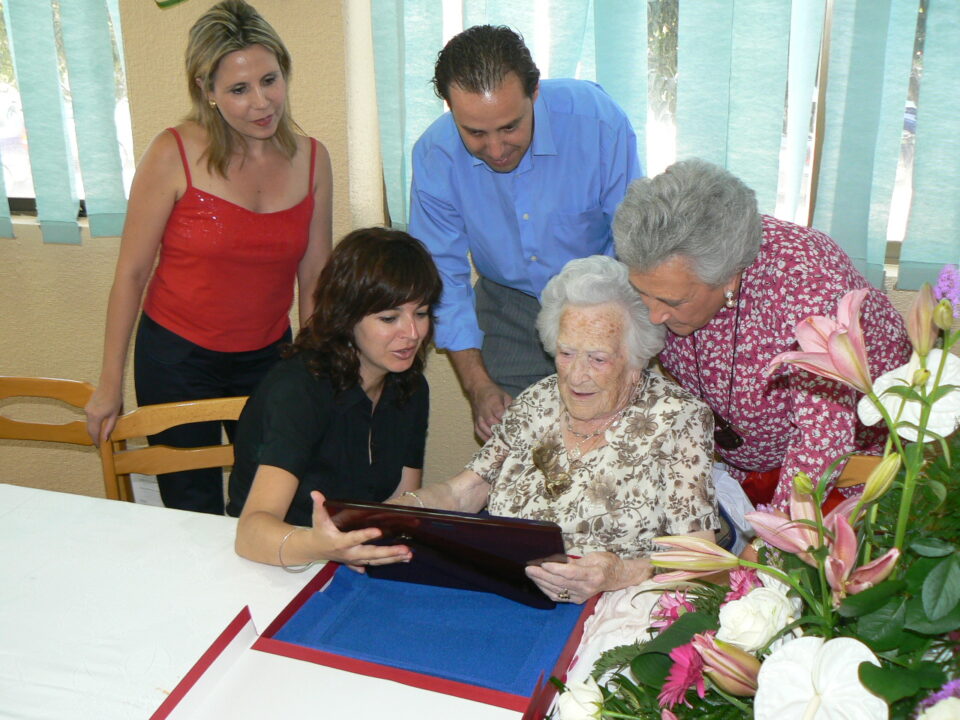 CONMEMORACIÓN A LA HERMANA CENTENARIA DEL TENIENTE HERNÁNDEZ MENOR