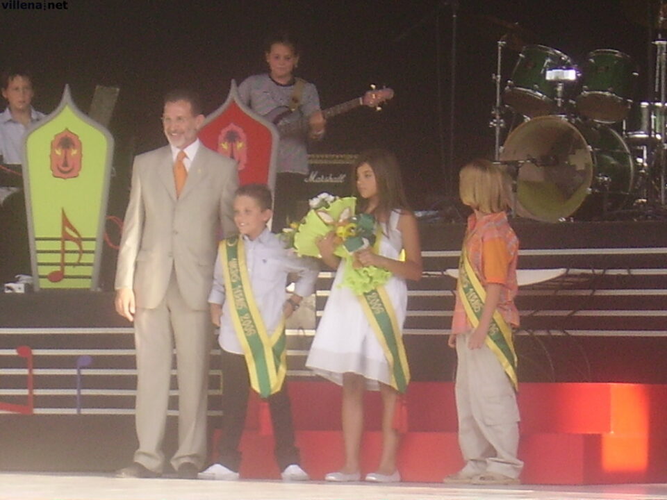 PRESENTACIÓN DE LOS CARGOS INFANTILES DE LA COMPARSA DE MOROS NUEVOS