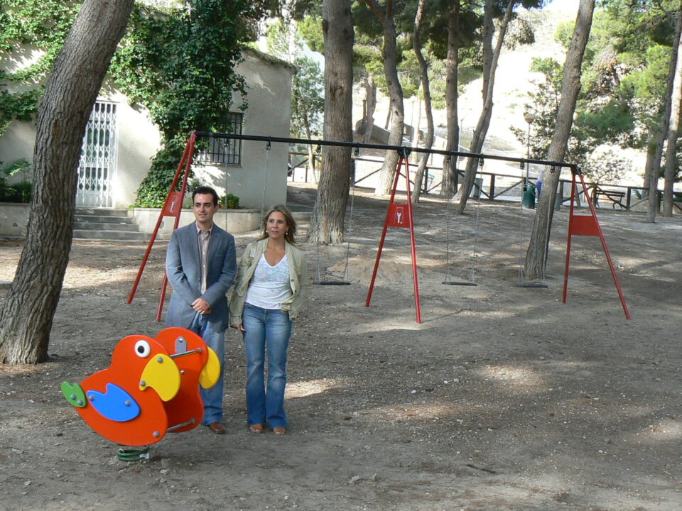 EL AYUNTAMIENTO DE VILLENA LLEVA A CABO ACTUACIONES DE MEJORA EN EL MOBILIARIO URBANO DE LA VIRGEN