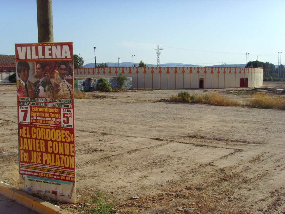 LA PLAZA DE TOROS PORTÁTIL YA ESTÁ MONTADA