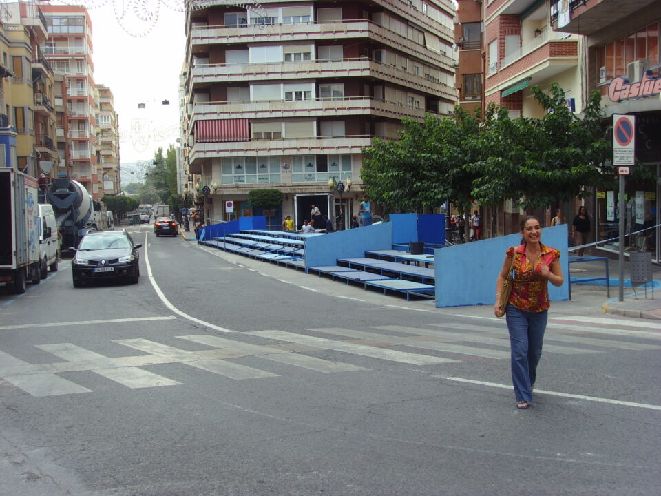CONDUCTORES MUESTRAN MALESTAR POR EL ESCASO APARCAMIENTO EN EL CENTRO DE LA CIUDAD Y SEGUIR OPERATIVA LA ZONA AZUL. INFORMACIÓN
