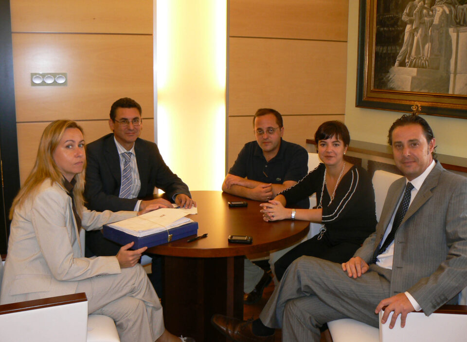 CELIA LLEDÓ SE REUNE CON EL DIRECTOR GENERAL DEL IVVSA PARA EVALUAR LA SITUACIÓN DE LA VIVIENDA EN VILLENA