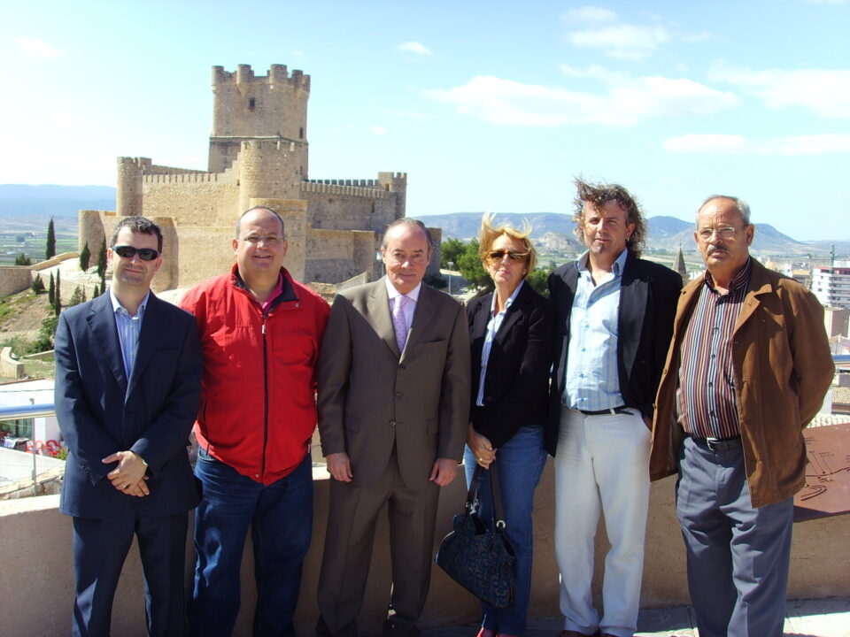 MALDONADO PRONOSTICA NUBOSIDAD Y LLUVIAS DÉBILES PARA EL FIN DE SEMANA. DURANTE TODA LA MAÑANA GRABÓ EL PROGRAMA DEL TIEMPO EN DIVERSOS LUGARES