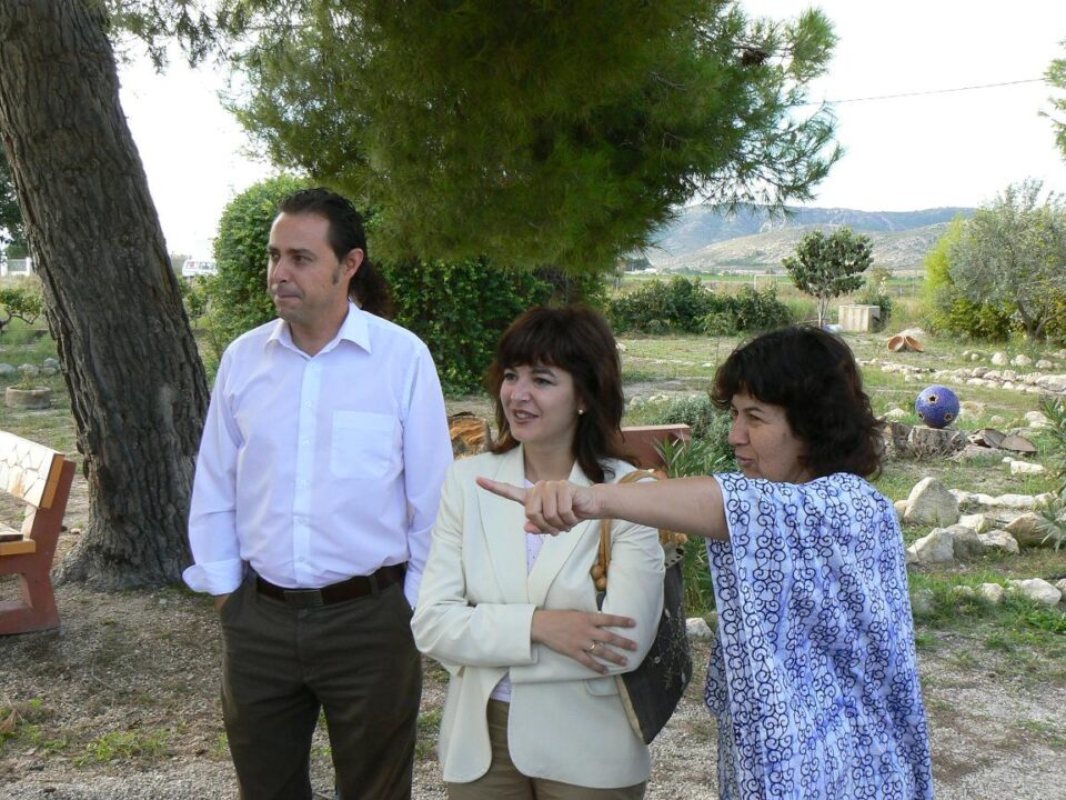 LA ALCALDESA VISITA EL CENTRO DE DÍA DE INSERCIÓN EL CEREZO