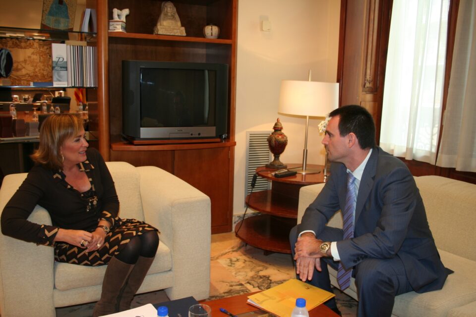 LA CONSELLERA DE INDUSTRIA MANTIENE UN ENCUENTRO CON EL PRESIDENTE DE LA ASOCIACIÓN ESPAÑOLA DE FABRICANTES DE JUGUETES