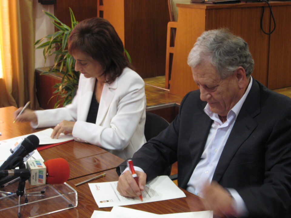 El Ayuntamiento y la Cámara de Comercio firman un convenio