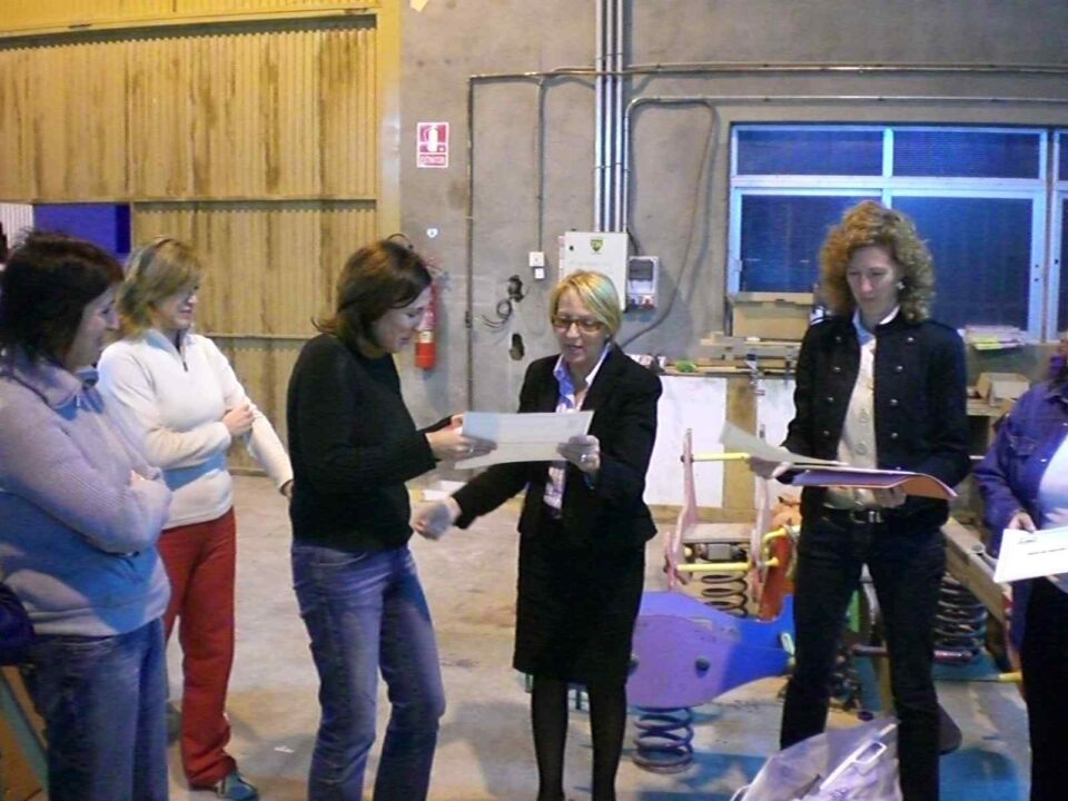 ÉXITO DEL TALLER DE BRICOLAJE PARA MUJERES