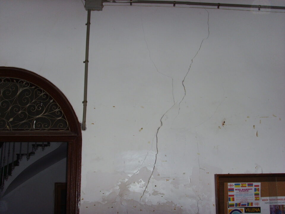 NUEVAS DEFICIENCIAS EN LAS INSTALACIONES DE CRUZ ROJA. UNA ESCALERA PELIGRA