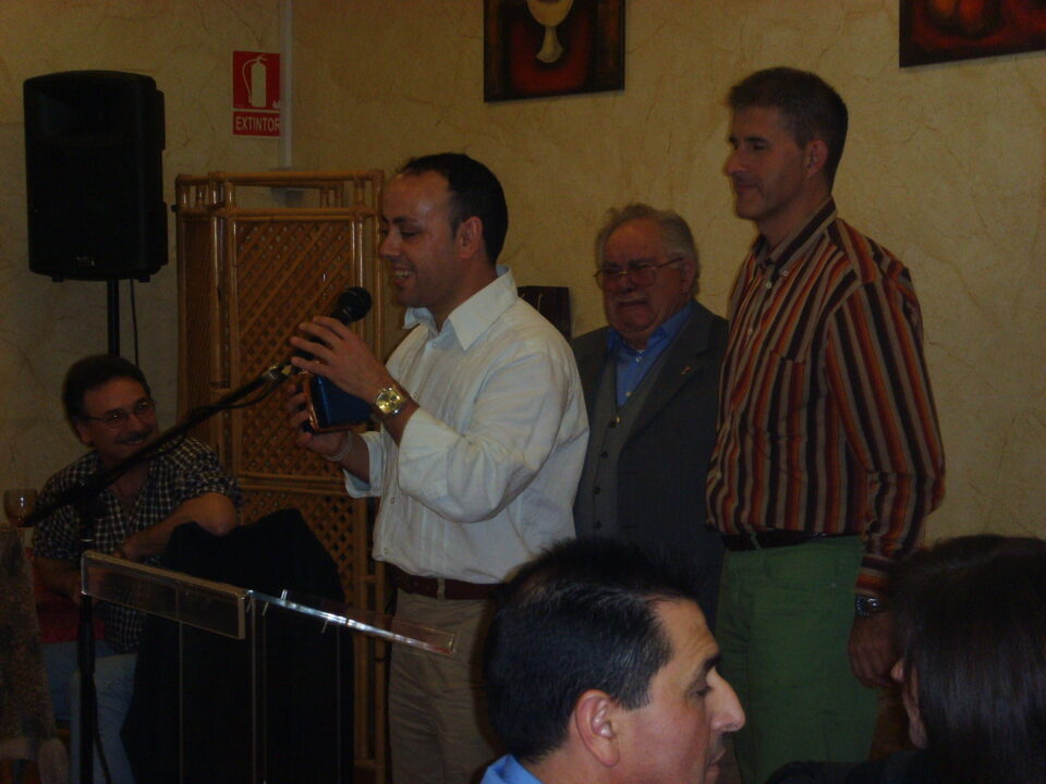 LEIRE PAJÍN PRESIDE UNA COMIDA DE HERMANDAD EN LA AGRUPACIÓN LOCAL. LA SECRETARIA DE ESTADO RESTA IMPORTANCIA AL "CASO PLA"