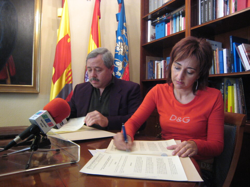 El Ayuntamiento de Ibi firma un convenio con el Gremi Pastisser i Forner de la Muntanya d´Alacant
