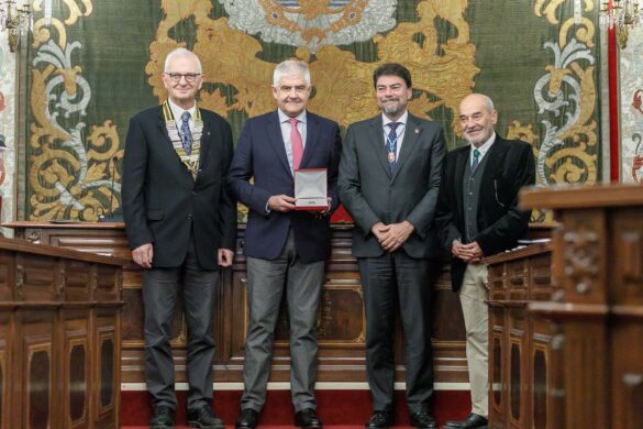 Concesión Medalla de la Ciudad. Foto; Ayuntamiento de Alicante/Ernesto Caparrós