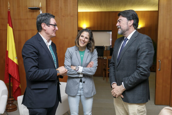 El alcalde de Alicante, Luis Barcala recibe a María del Mar Jover Foto; Ayuntamiento de Alicante/Ernesto Caparrós
